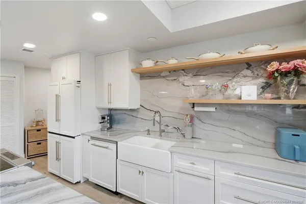 $495,000 | 150 Southeast Four Winds Drive, Unit B208, Stuart, FL 34996