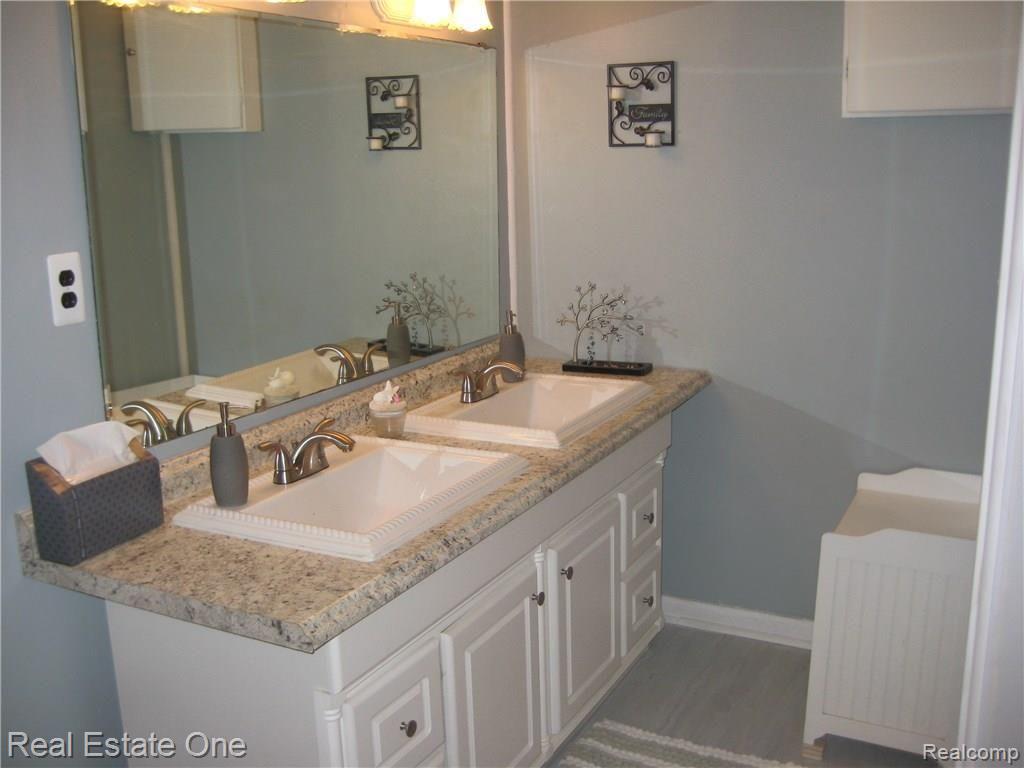 16940 Thirteen Mile Road Franklin, MI 48025 - Photo 22 of 41 2ND BATHROOM.JPG