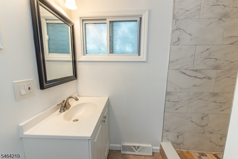 8 Weaver House Cove Road Andover, NJ 07821 - Photo 9 of 20 Gallery Image 9