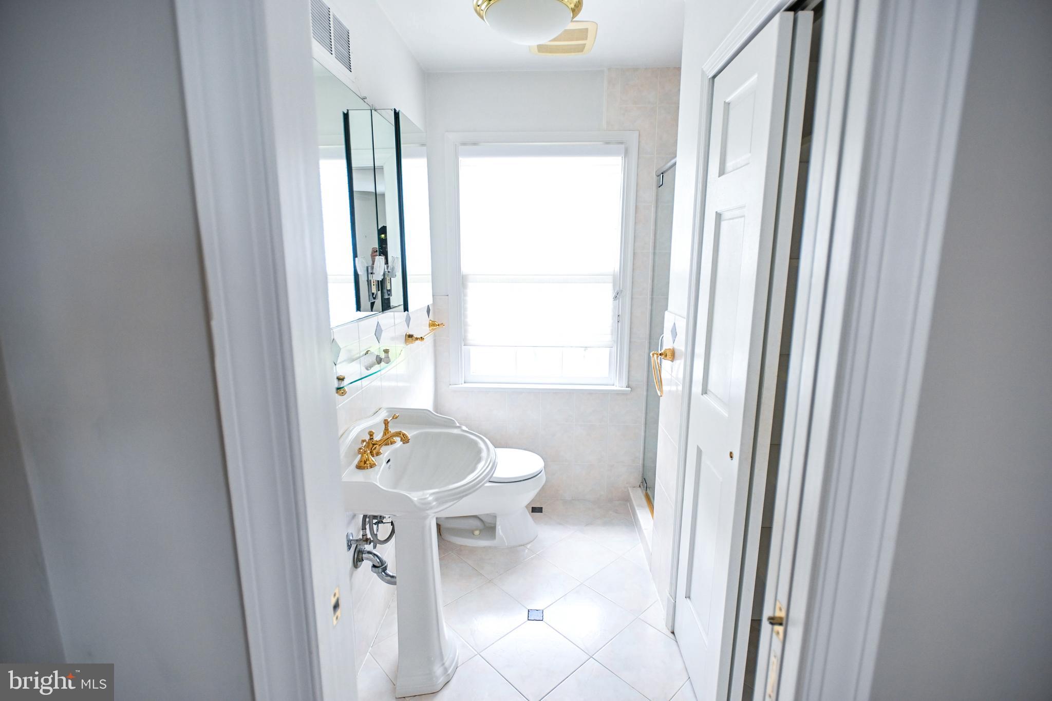 8031 Glendale Road Chevy Chase, MD 20815 - Photo 43 of 72 Primary Bedroom Bathroom