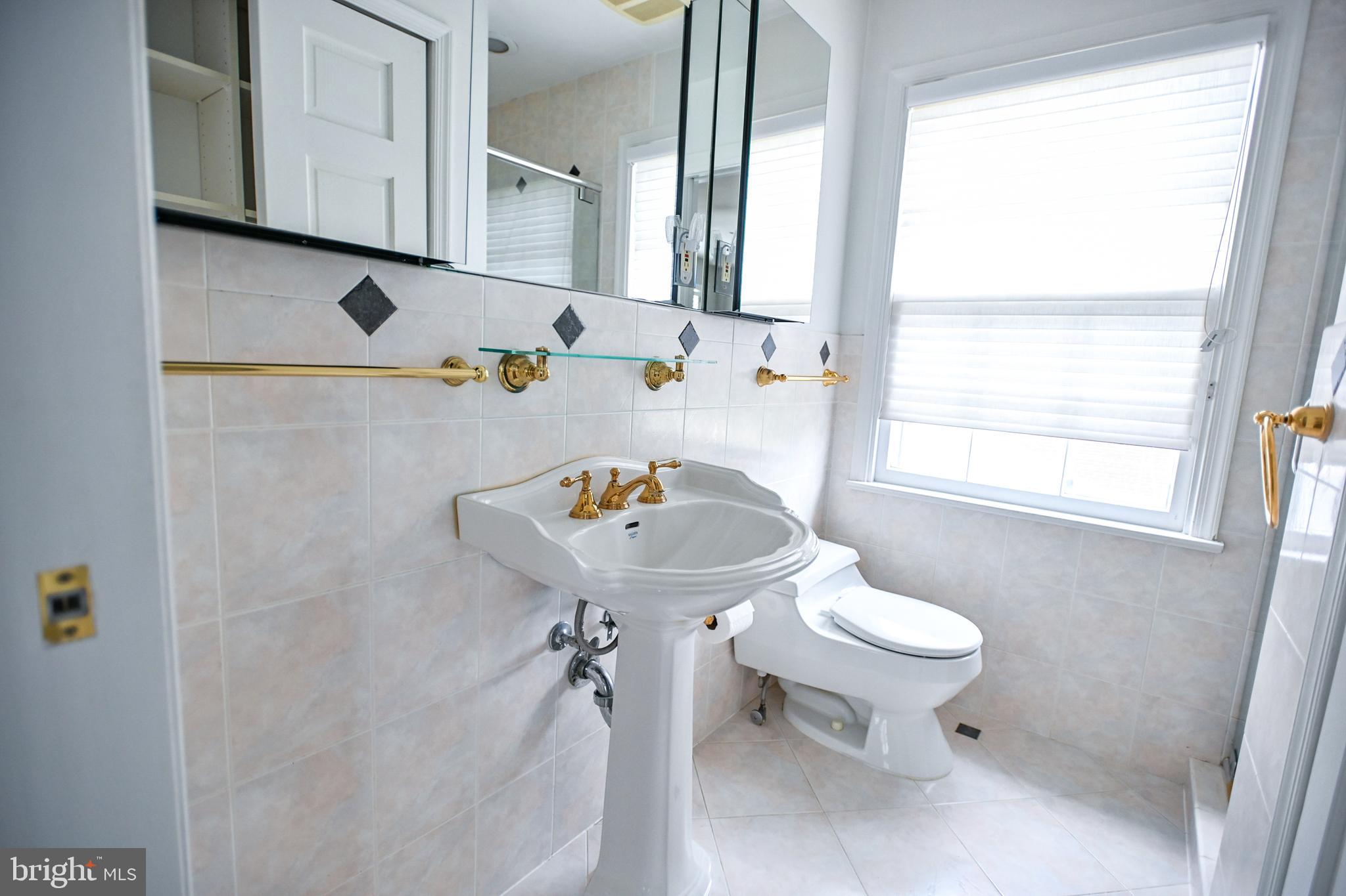 8031 Glendale Road Chevy Chase, MD 20815 - Photo 44 of 72 Primary Bedroom Bathroom