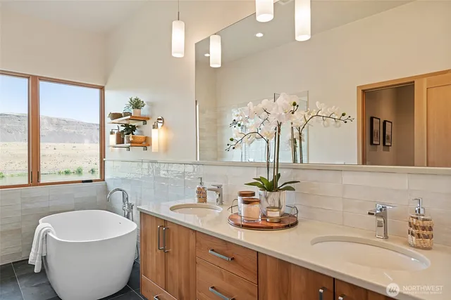 $1,860,000 | 671 Ravens Home Lane, Malaga, WA 98828