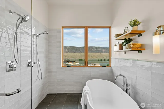 $1,860,000 | 671 Ravens Home Lane, Malaga, WA 98828