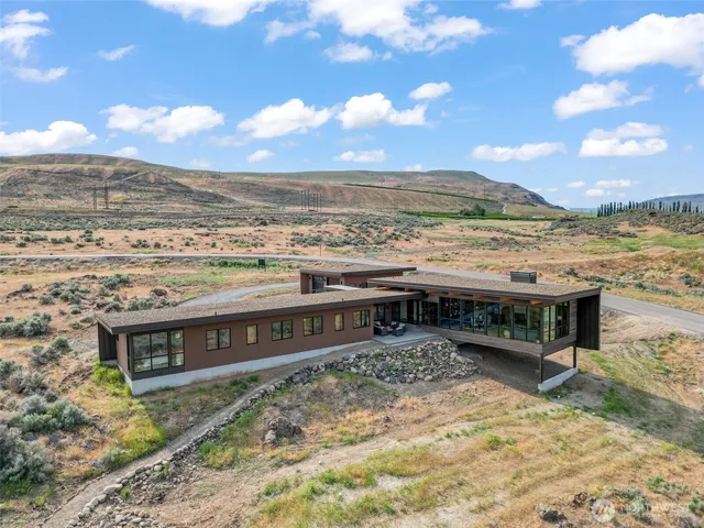 $1,860,000 | 671 Ravens Home Lane, Malaga, WA 98828