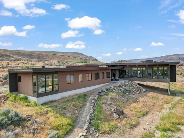 $1,860,000 | 671 Ravens Home Lane, Malaga, WA 98828