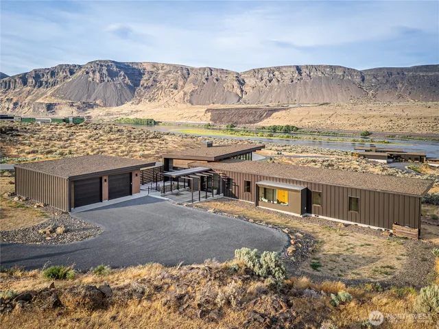 $1,860,000 | 671 Ravens Home Lane, Malaga, WA 98828