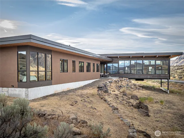 $1,860,000 | 671 Ravens Home Lane, Malaga, WA 98828