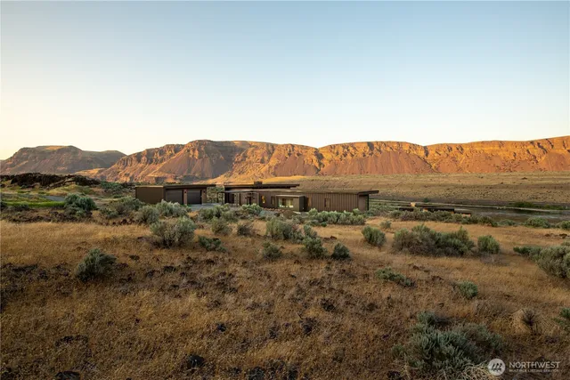 $1,860,000 | 671 Ravens Home Lane, Malaga, WA 98828