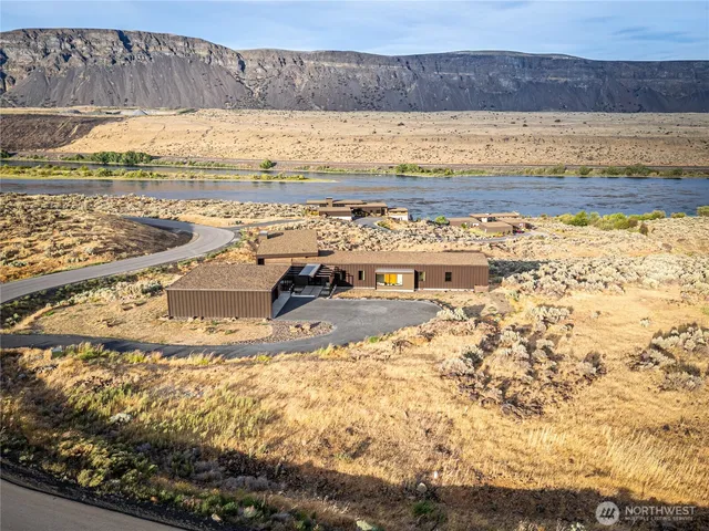 $1,860,000 | 671 Ravens Home Lane, Malaga, WA 98828