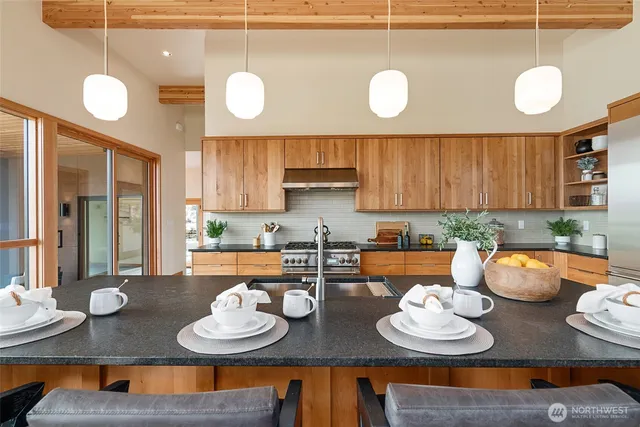 $1,860,000 | 671 Ravens Home Lane, Malaga, WA 98828