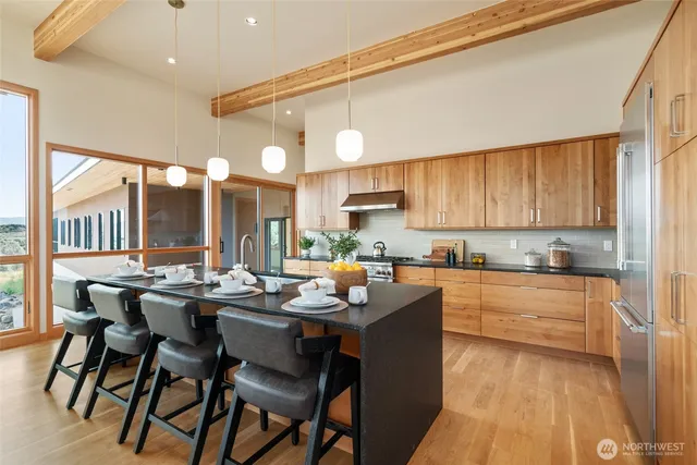 $1,860,000 | 671 Ravens Home Lane, Malaga, WA 98828