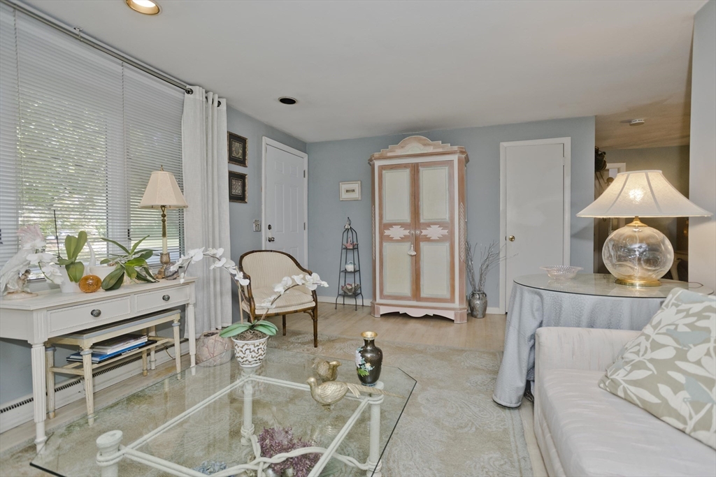 56 Santa Maria Street Springfield, MA 01104 - Photo 9 of 19