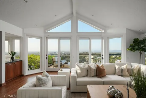 $3,950,000 | 7 Cherbourg, Newport Beach, CA 92660