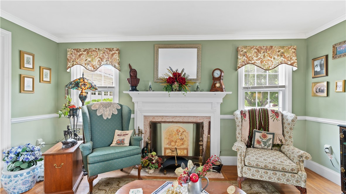 14 Barnes Street Smithfield, RI 02828 - Photo 7 of 44