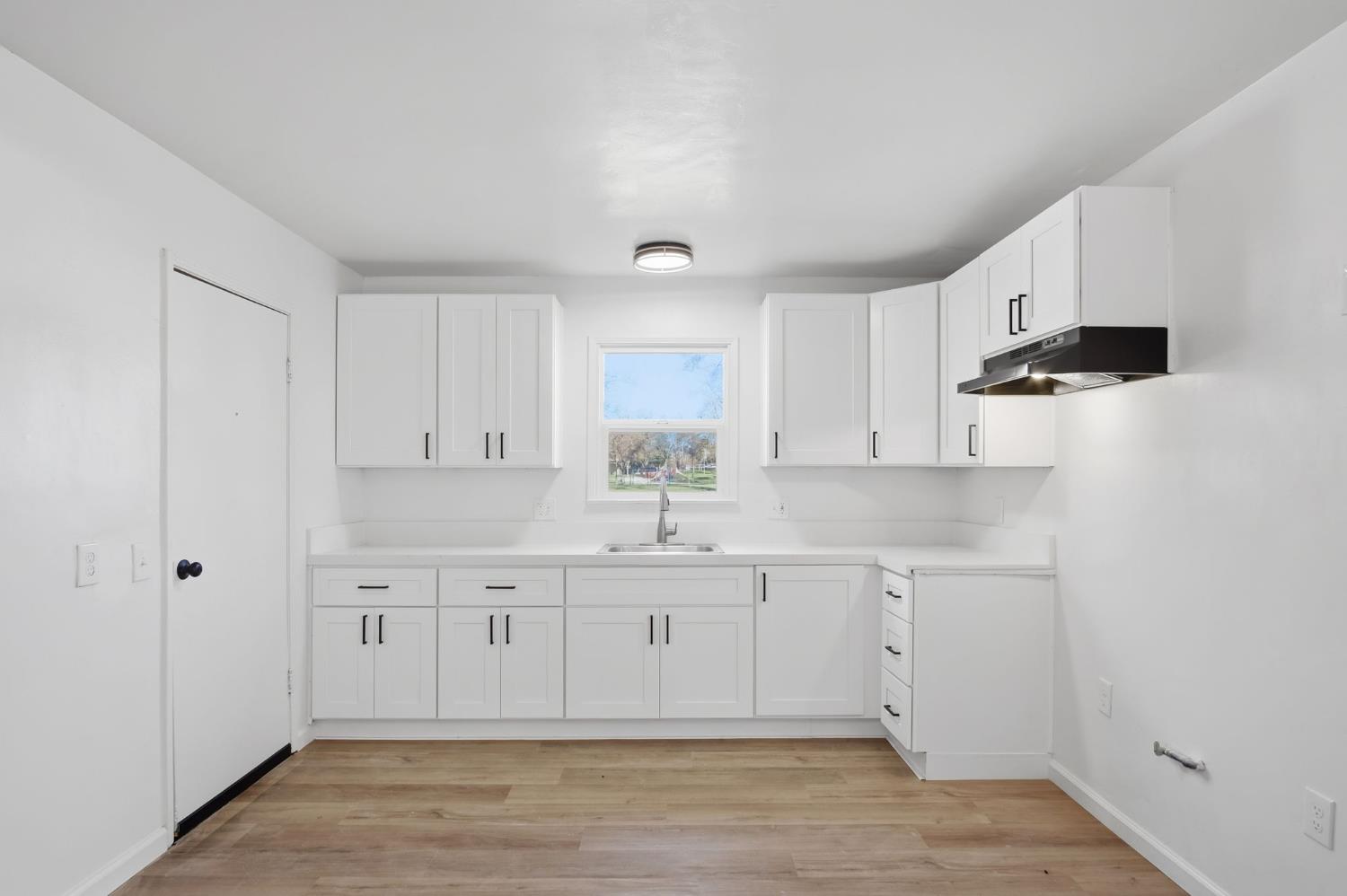 816 Dawn Drive Modesto, CA 95350 - Photo 10 of 22 a kitchen with granite countertop a sink stainless steel appliances and cabinets