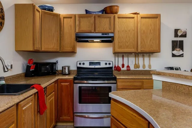 $499,000 | 27 Ash Street, Hartford, VT 05001