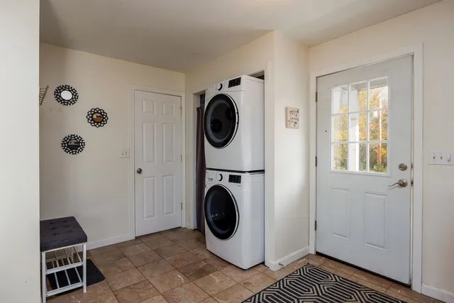 $499,000 | 27 Ash Street, Hartford, VT 05001