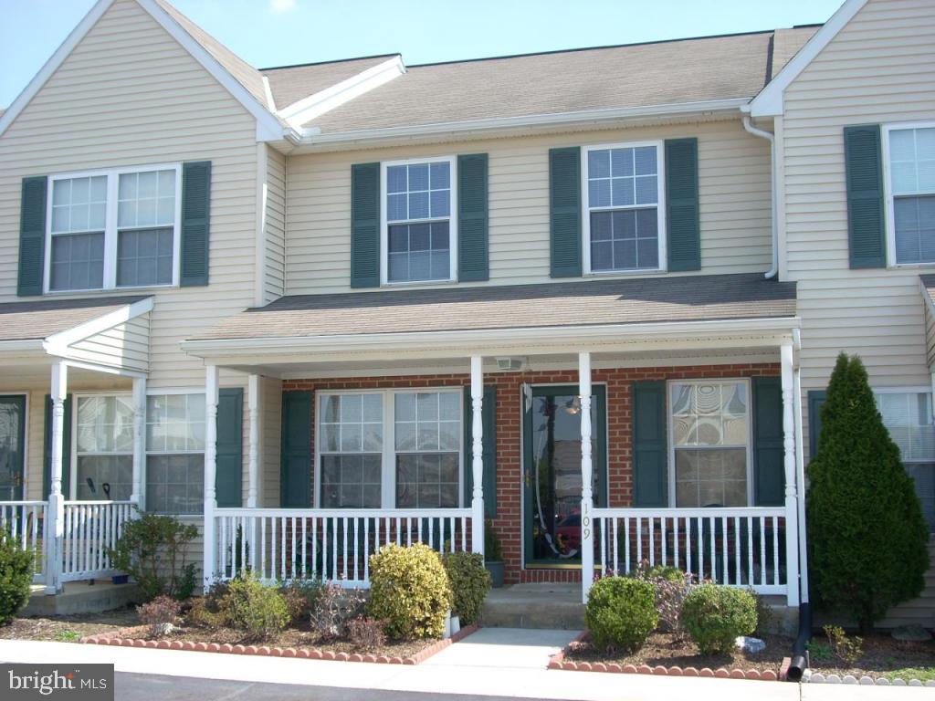 109 Foxglove Meadows Lititz, PA 17543 - Photo 1 of 11 Gallery Image 1