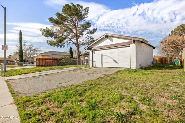 $425,000 | 3521 West Ave K 13, Lancaster, CA 93536