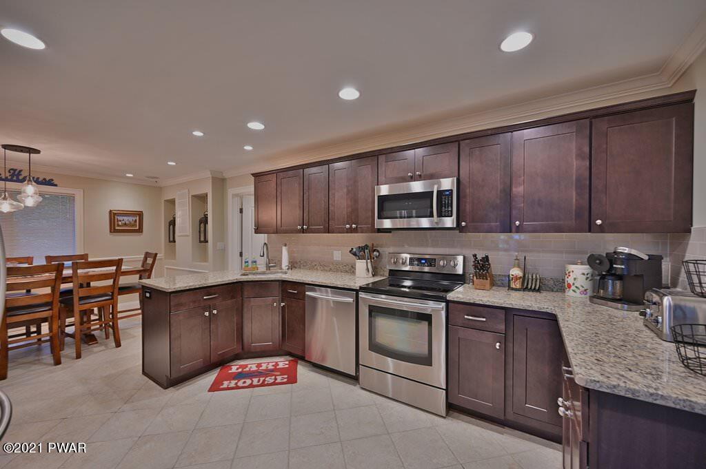 27 Roamingwood Road Lake Ariel, PA 18436 - Photo 23 of 105