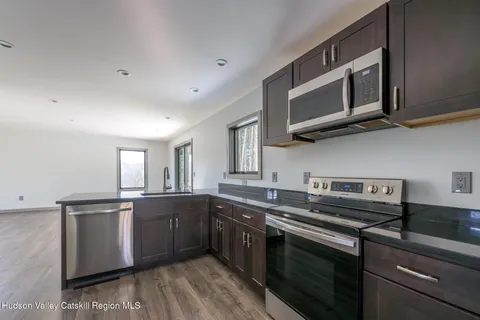 $695,000 | 30 Ridge Lane, Hillsdale, NY 12529