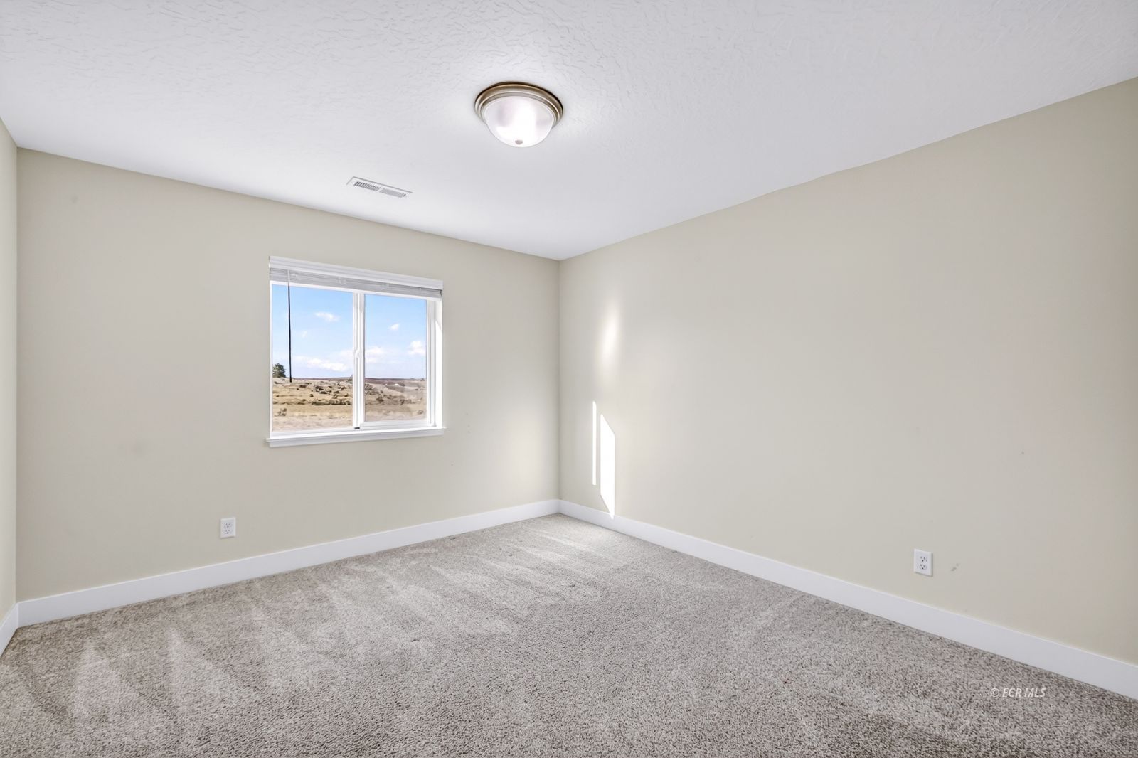 215 Spring Creek Parkway Spring Creek, NV 89815 - Photo 11 of 27