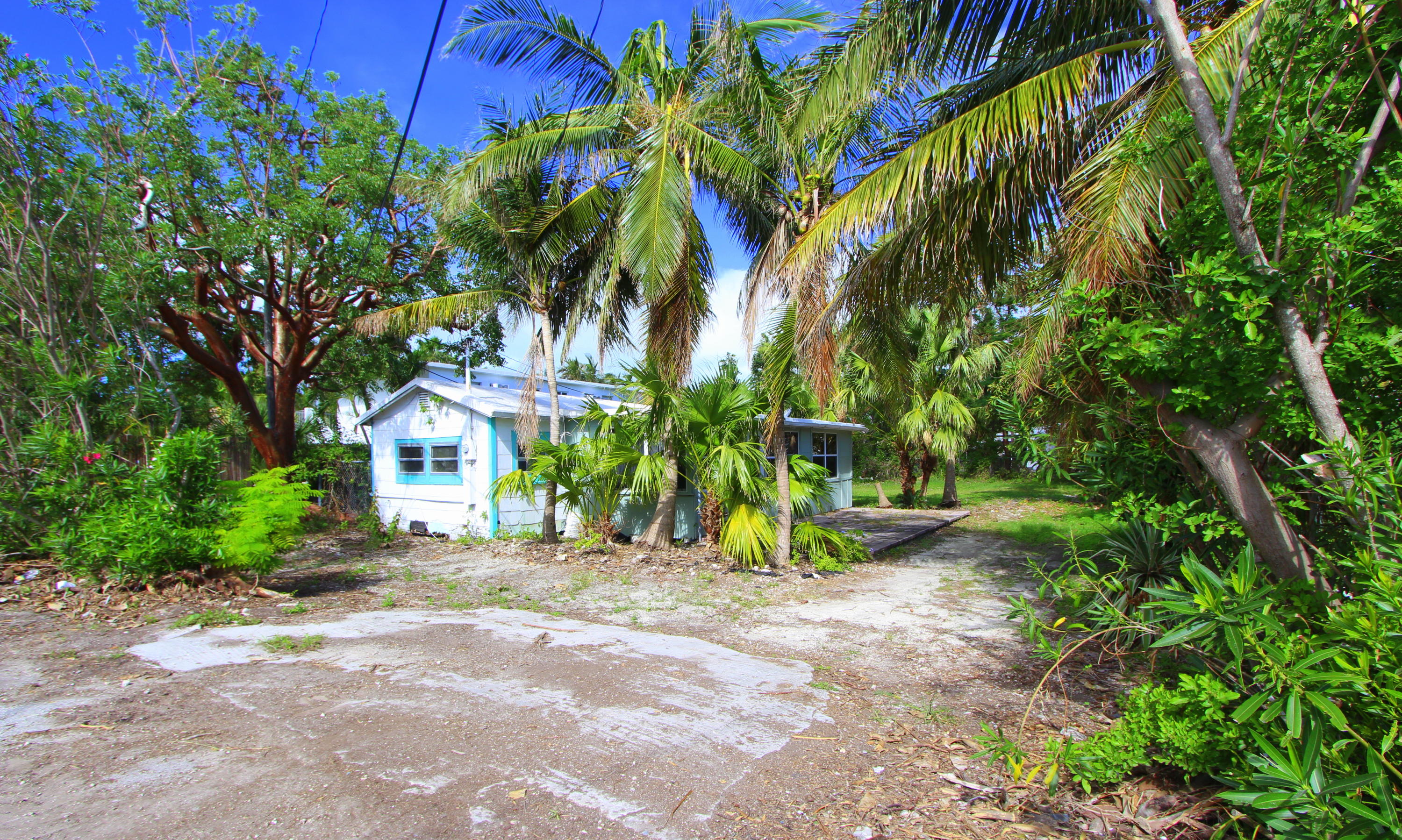 140 Sterling Road Tavernier, FL 33070 - Photo 3 of 14 Front