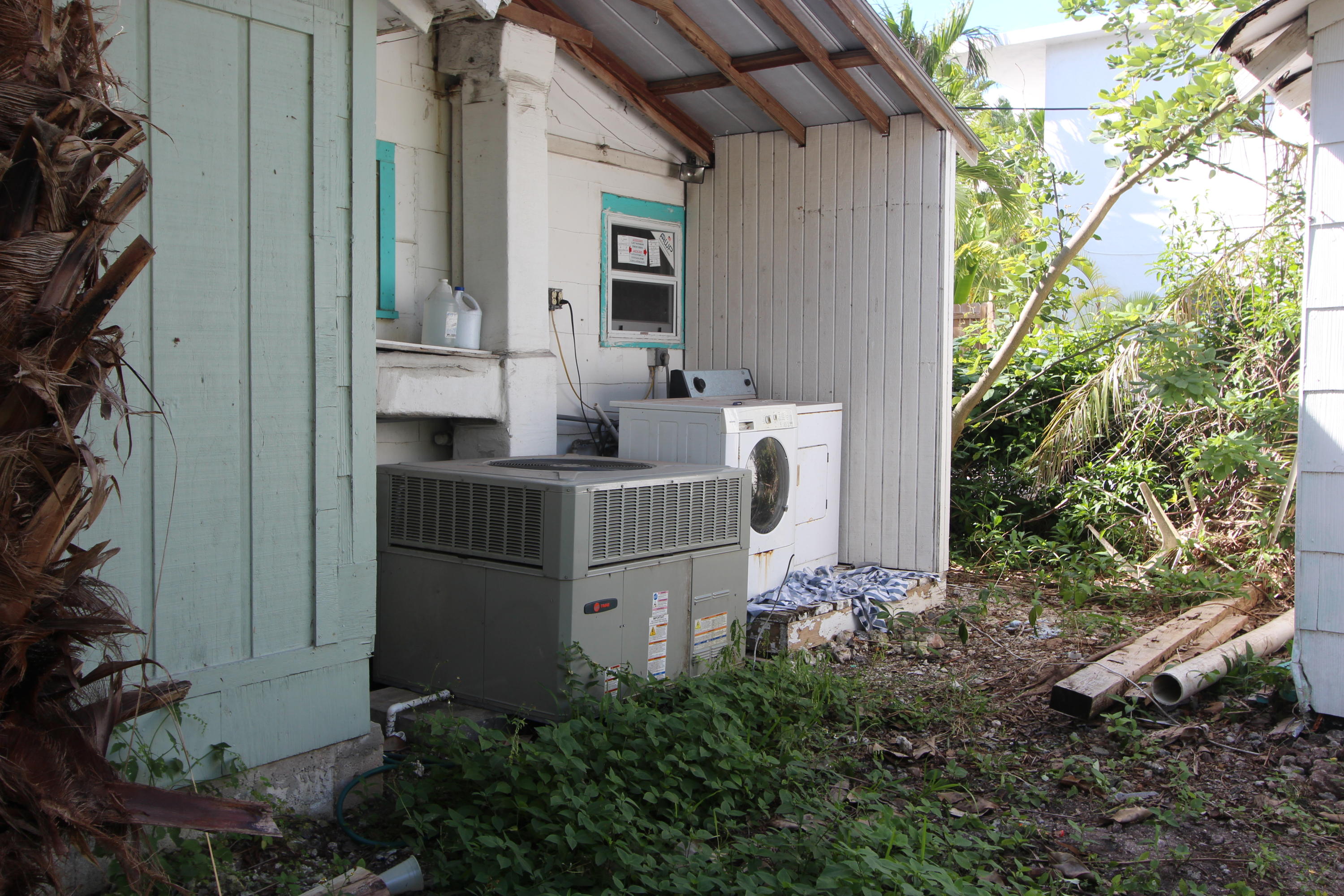 140 Sterling Road Tavernier, FL 33070 - Photo 5 of 14 Rear/Ac