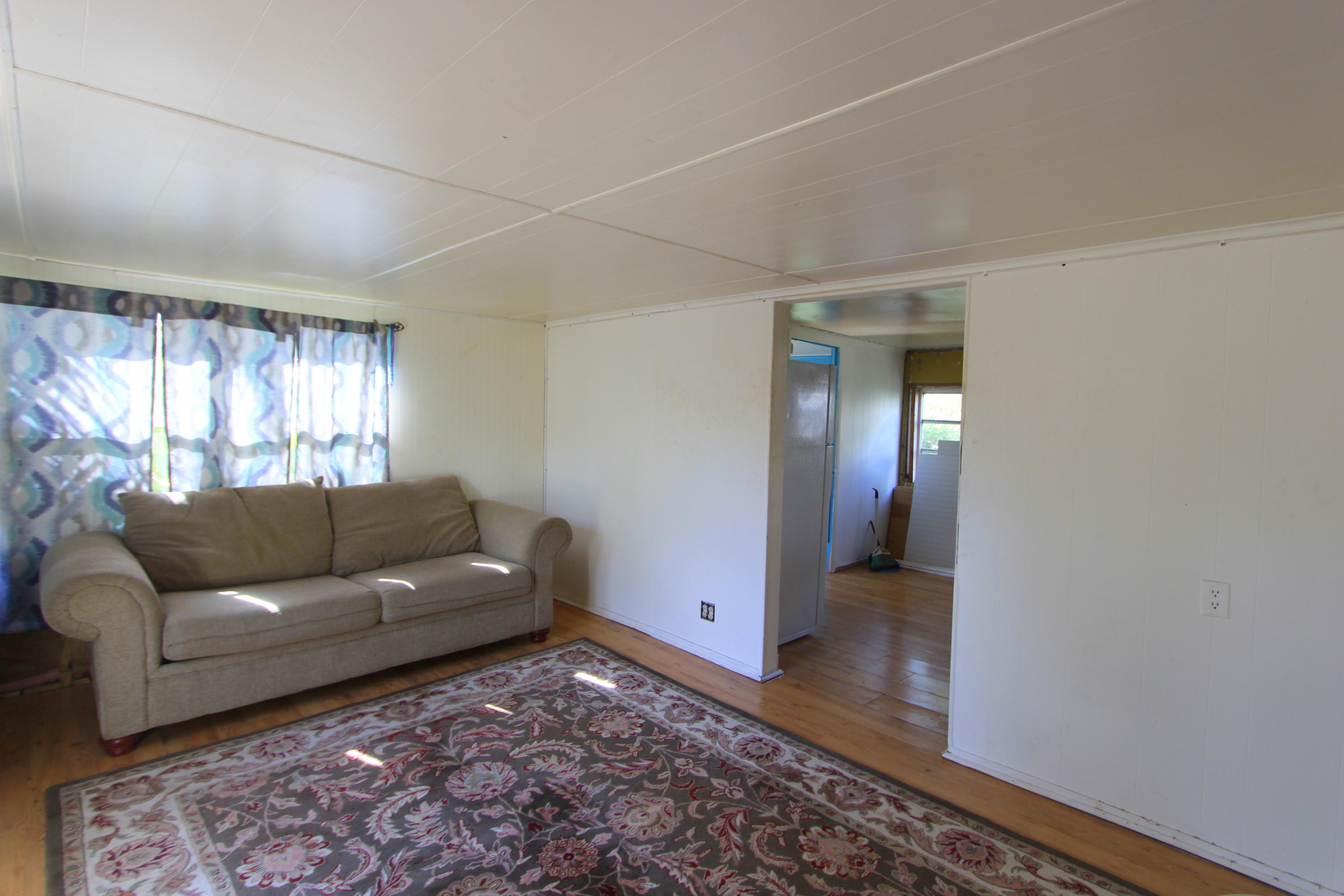 140 Sterling Road Tavernier, FL 33070 - Photo 6 of 14 Living area