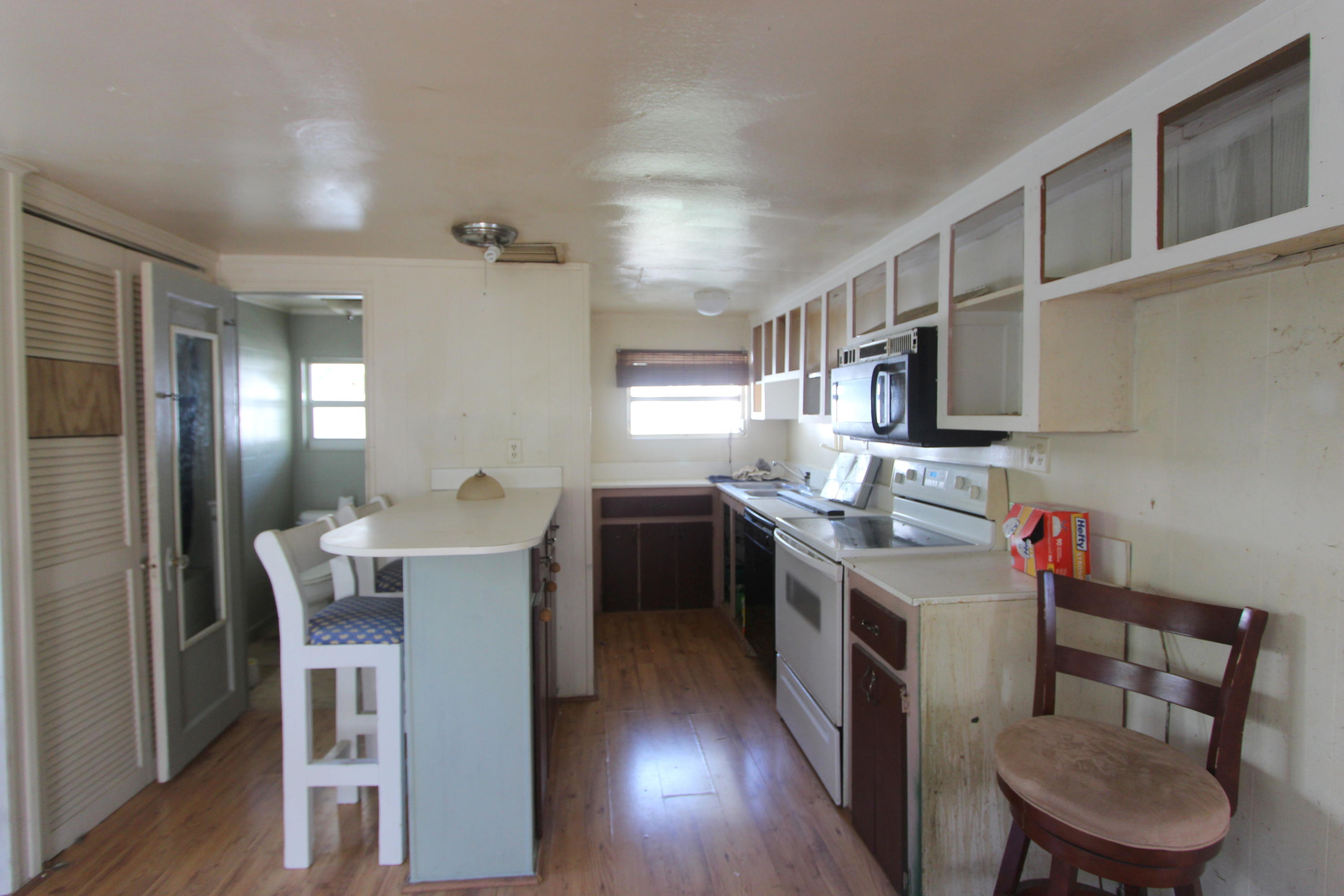 140 Sterling Road Tavernier, FL 33070 - Photo 8 of 14 Kitchen/bath