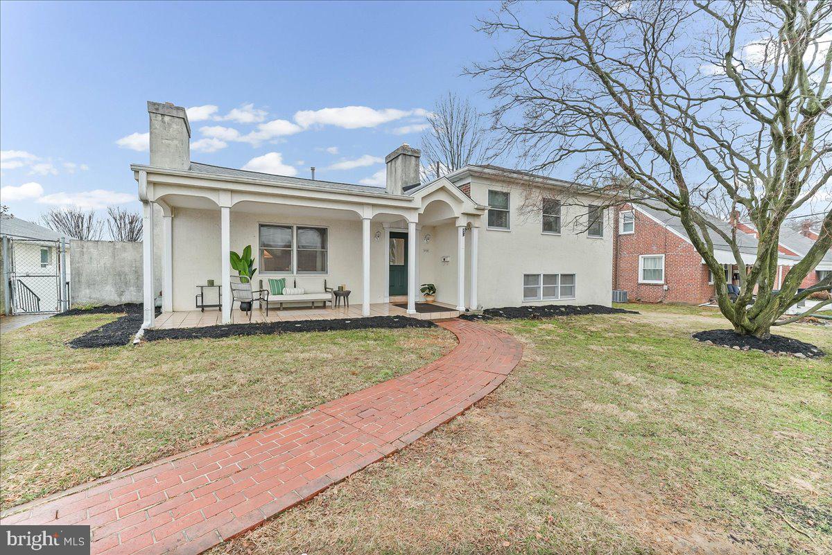 Lovely Curb Appeal on a Fabulous Street
