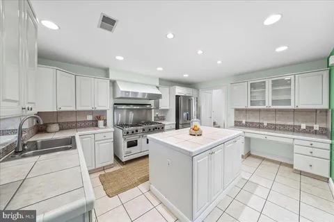 $599,000 | 658 East Leamy Avenue, Springfield, PA 19064