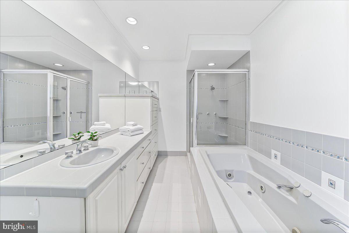 658 East Leamy Avenue Springfield, PA 19064 - Photo 18 of 36 En Suite Bathroom with double sinks