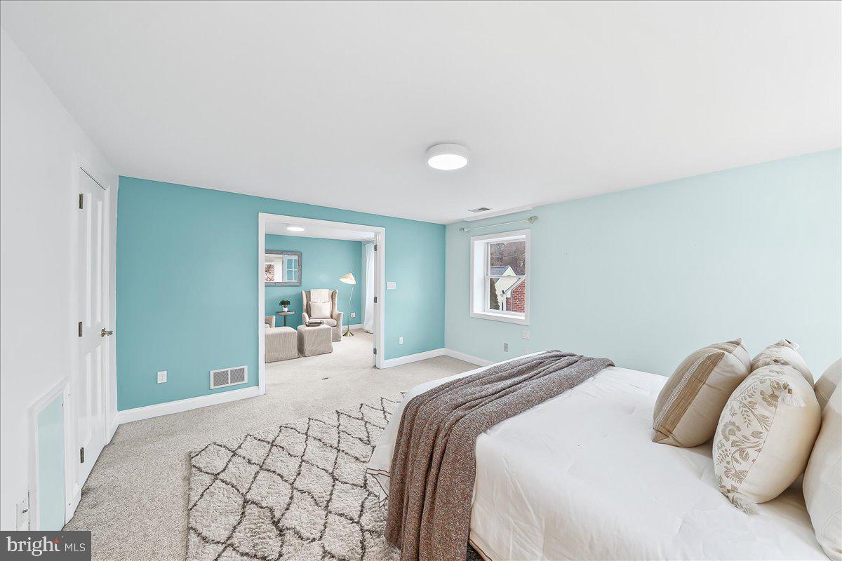 658 East Leamy Avenue Springfield, PA 19064 - Photo 22 of 36 2nd Bedroom with en suite bathroom