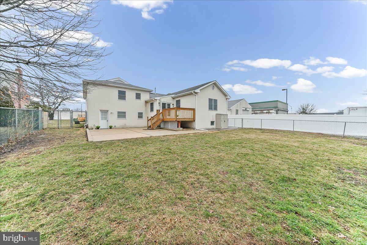 658 East Leamy Avenue Springfield, PA 19064 - Photo 36 of 36 Fenced in level back yard
