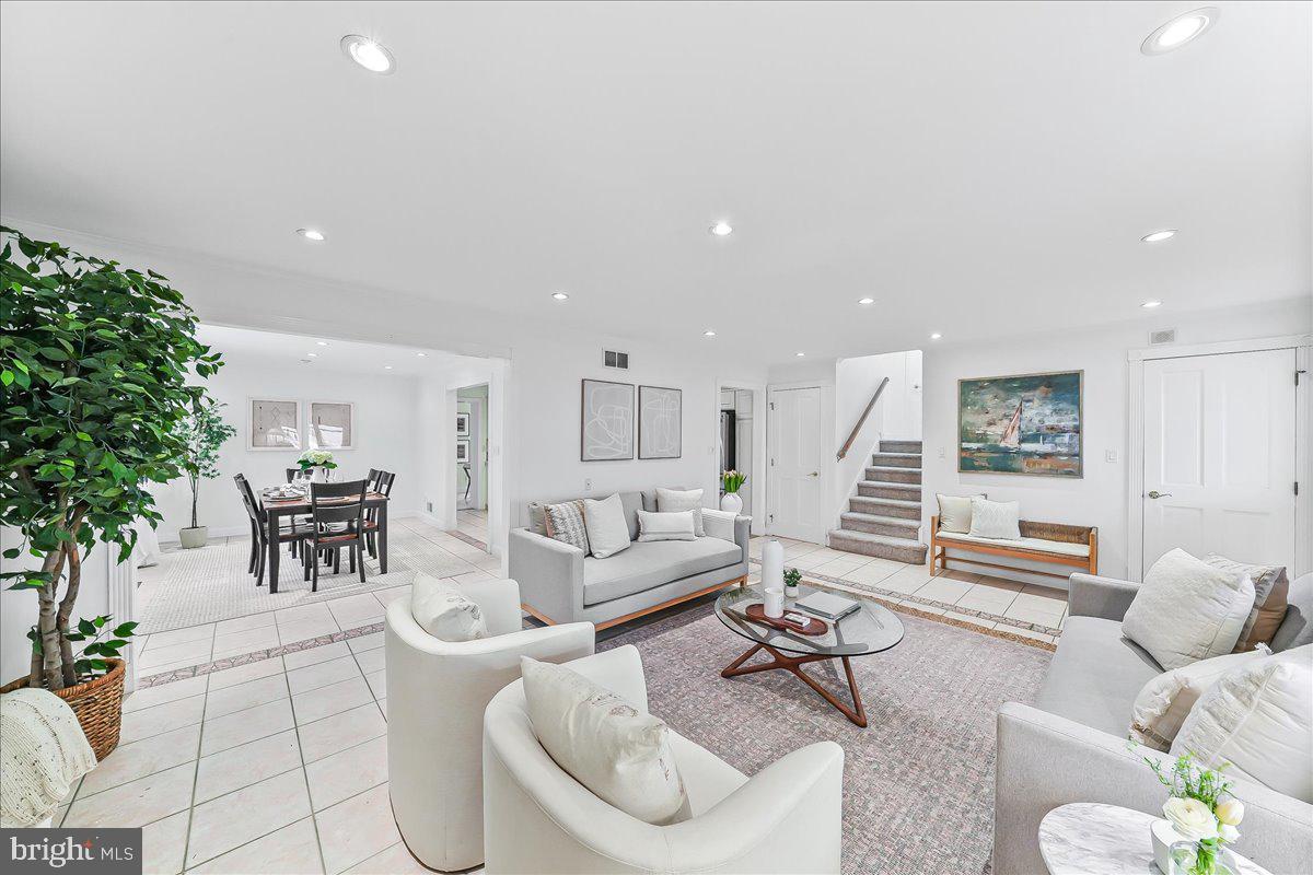 658 East Leamy Avenue Springfield, PA 19064 - Photo 6 of 36 LR leading to DR