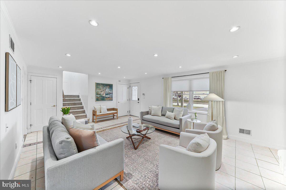 658 East Leamy Avenue Springfield, PA 19064 - Photo 7 of 36