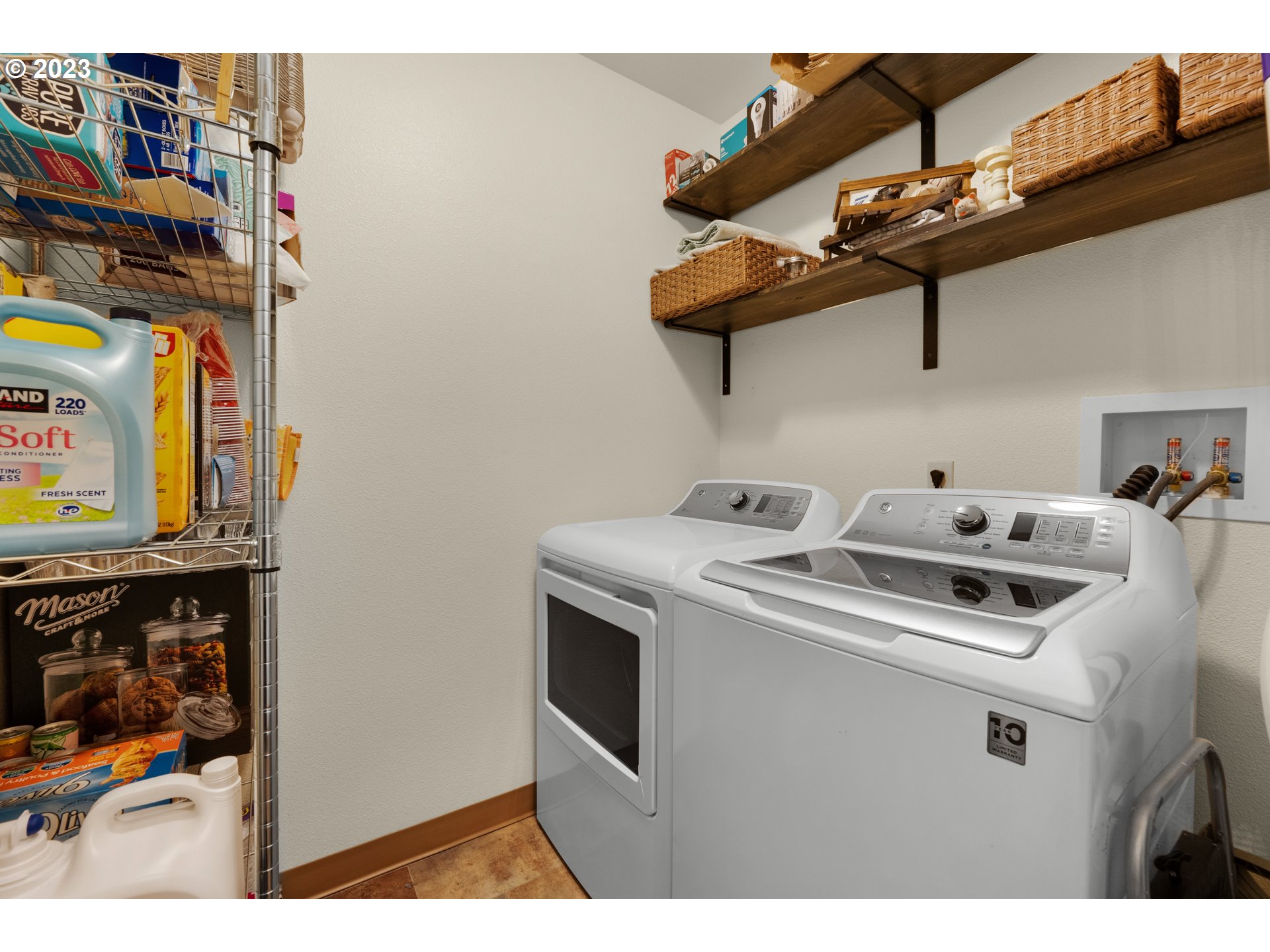 92357 Maki Road Astoria, OR 97103 - Photo 20 of 41 a utility room with dryer and washer