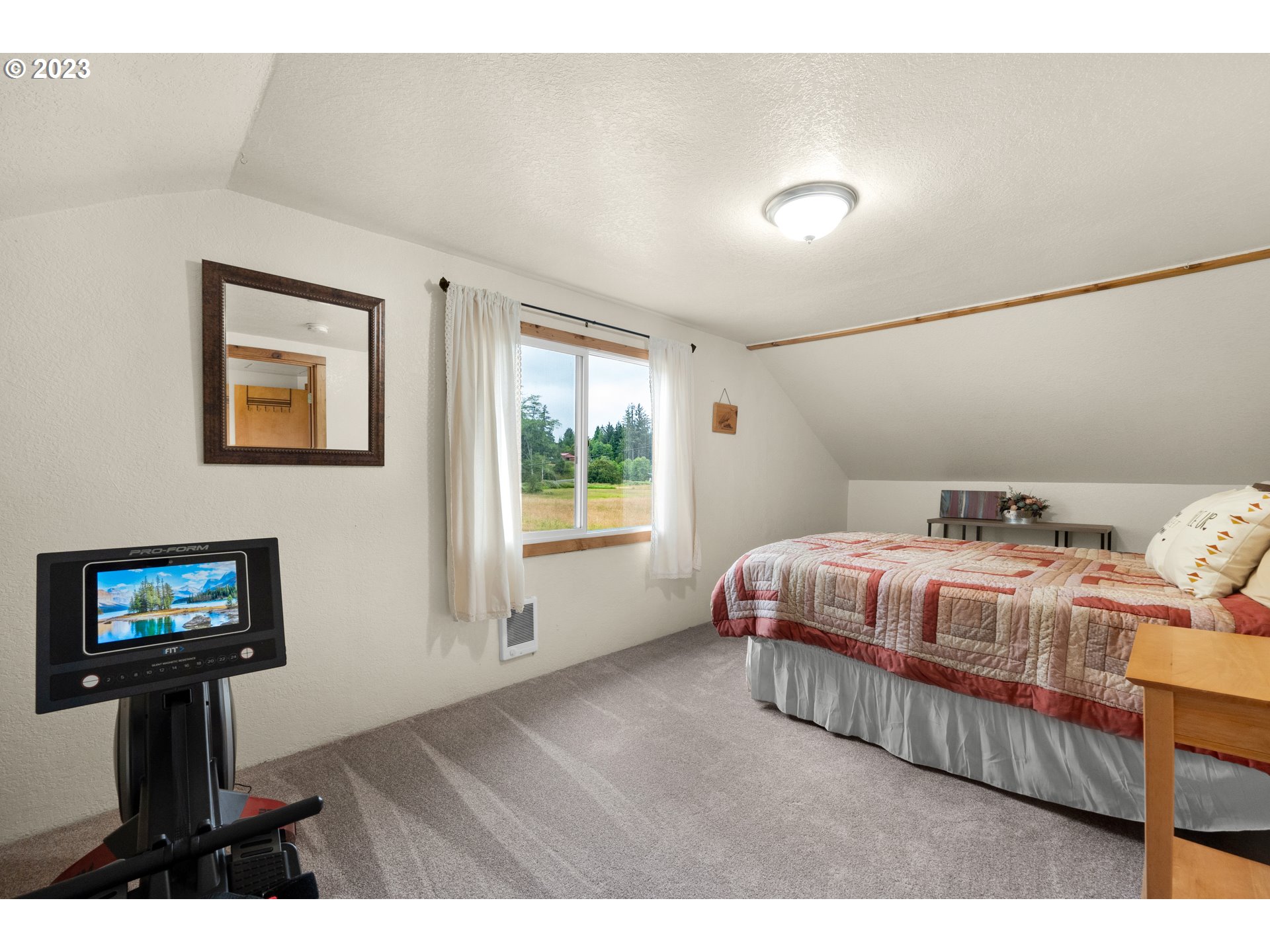 92357 Maki Road Astoria, OR 97103 - Photo 23 of 41 a bedroom with a bed and a tv