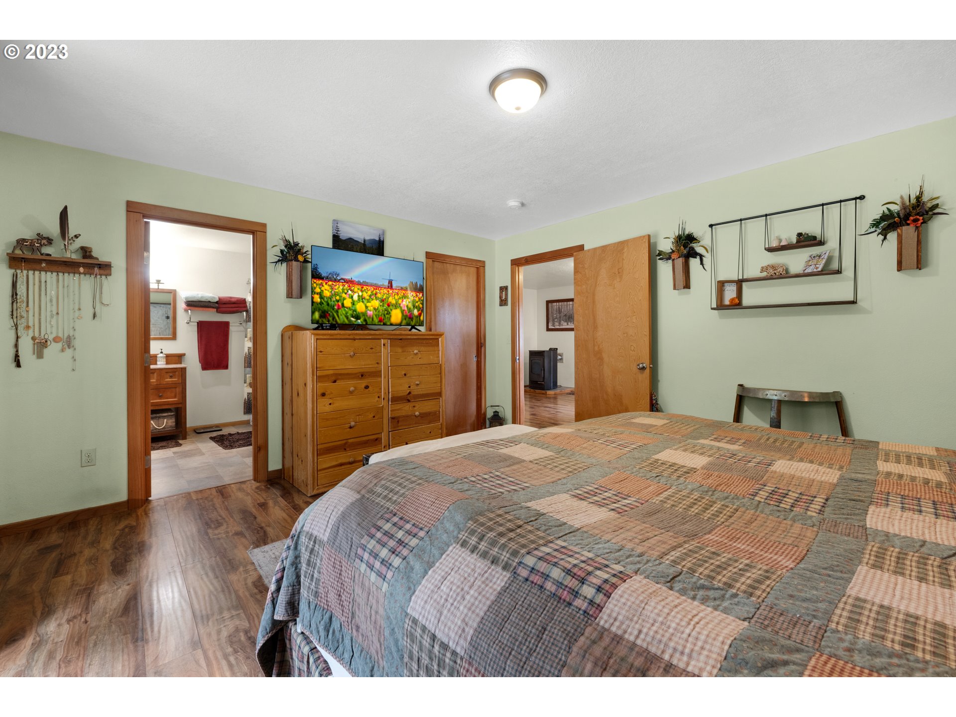92357 Maki Road Astoria, OR 97103 - Photo 29 of 41 a bedroom with a bed and a dresser