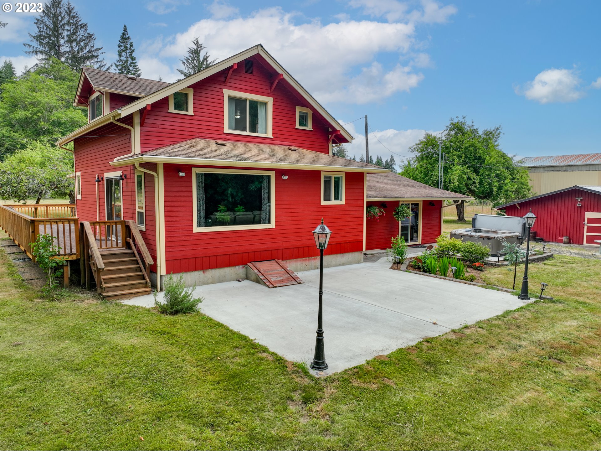 92357 Maki Road Astoria, OR 97103 - Photo 5 of 41 a front view of a house with yard