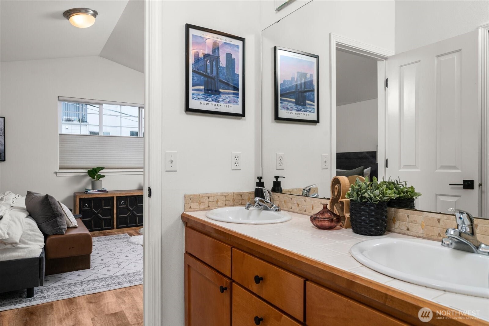 6035 Fauntleroy Way Southwest, Unit B Seattle, WA 98136 - Photo 12 of 26
