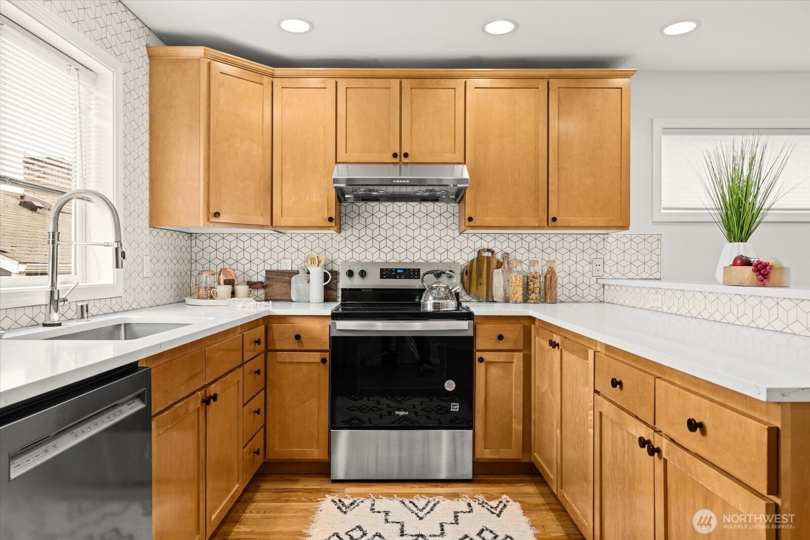 6035 Fauntleroy Way Southwest, Unit B Seattle, WA 98136 - Photo 3 of 26