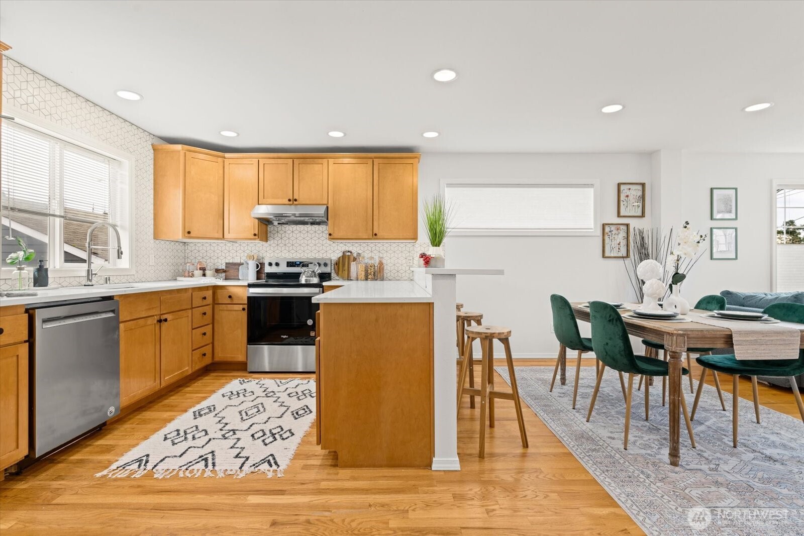 6035 Fauntleroy Way Southwest, Unit B Seattle, WA 98136 - Photo 4 of 26