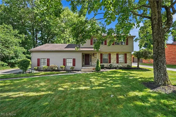$315,000 | 1372 Doncaster Drive, Youngstown, OH 44511