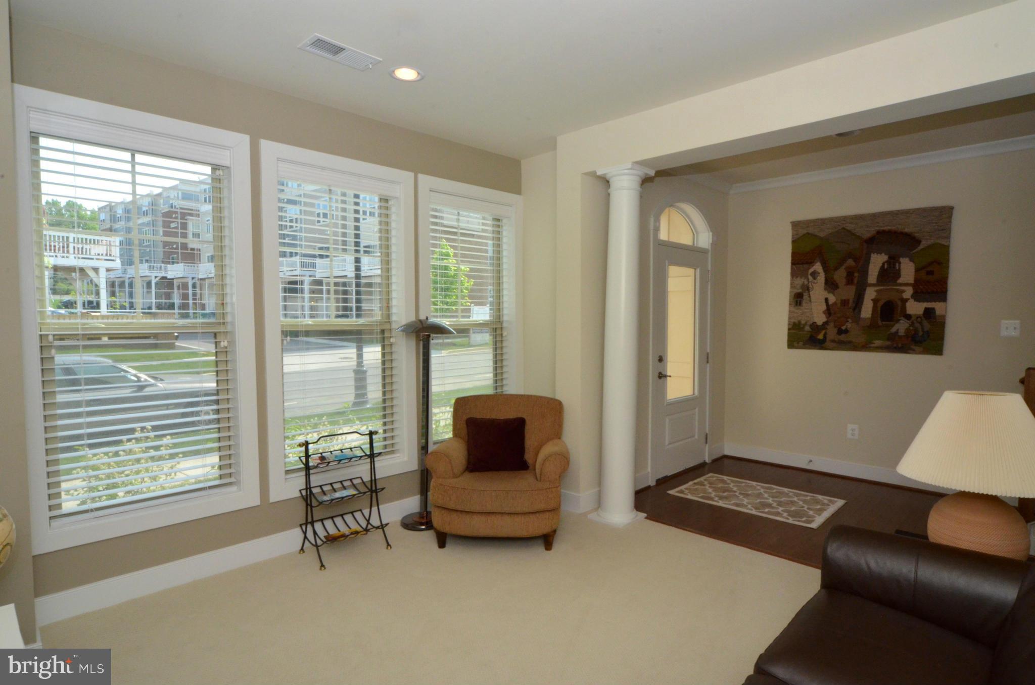 705 Hendrix Avenue Gaithersburg, MD 20878 - Photo 2 of 30 Foyer
