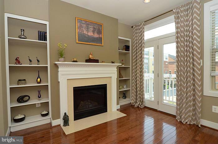 705 Hendrix Avenue Gaithersburg, MD 20878 - Photo 14 of 30 Family Room