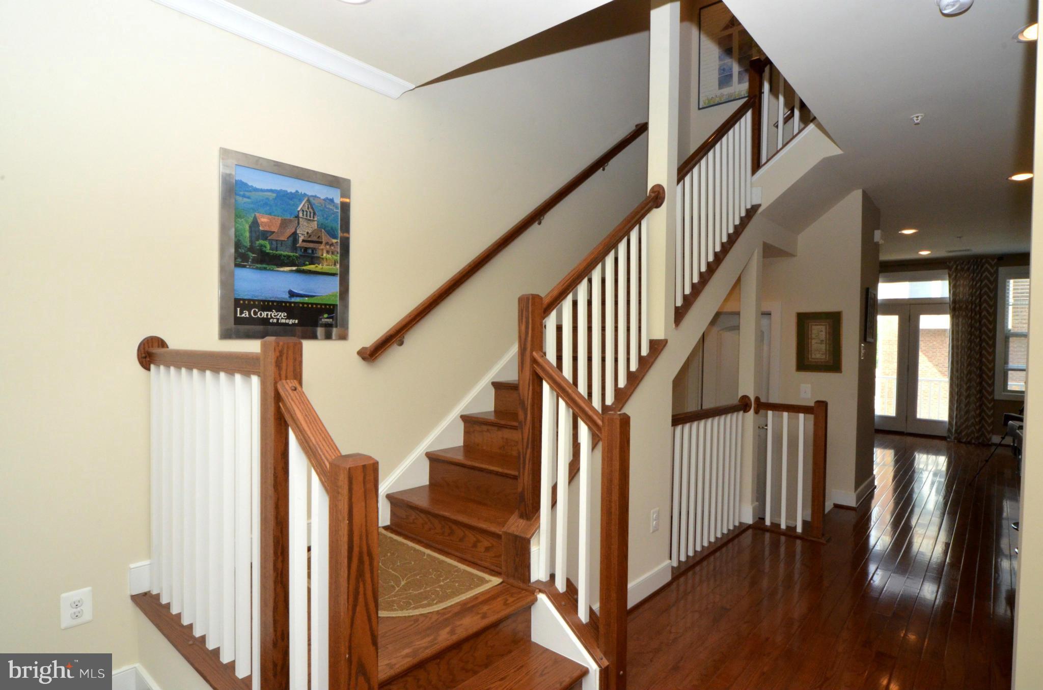 705 Hendrix Avenue Gaithersburg, MD 20878 - Photo 26 of 30 Stairs from main to upper level 1