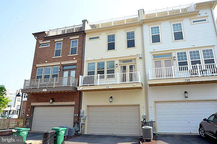 705 Hendrix Avenue Gaithersburg, MD 20878 - Photo 29 of 30 Exterior (Rear)