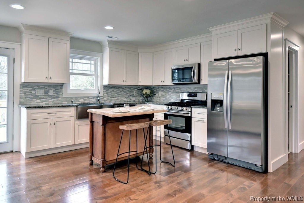 8242 Dutton Road Gloucester, VA 23061 - Photo 8 of 33 Gallery Image 8